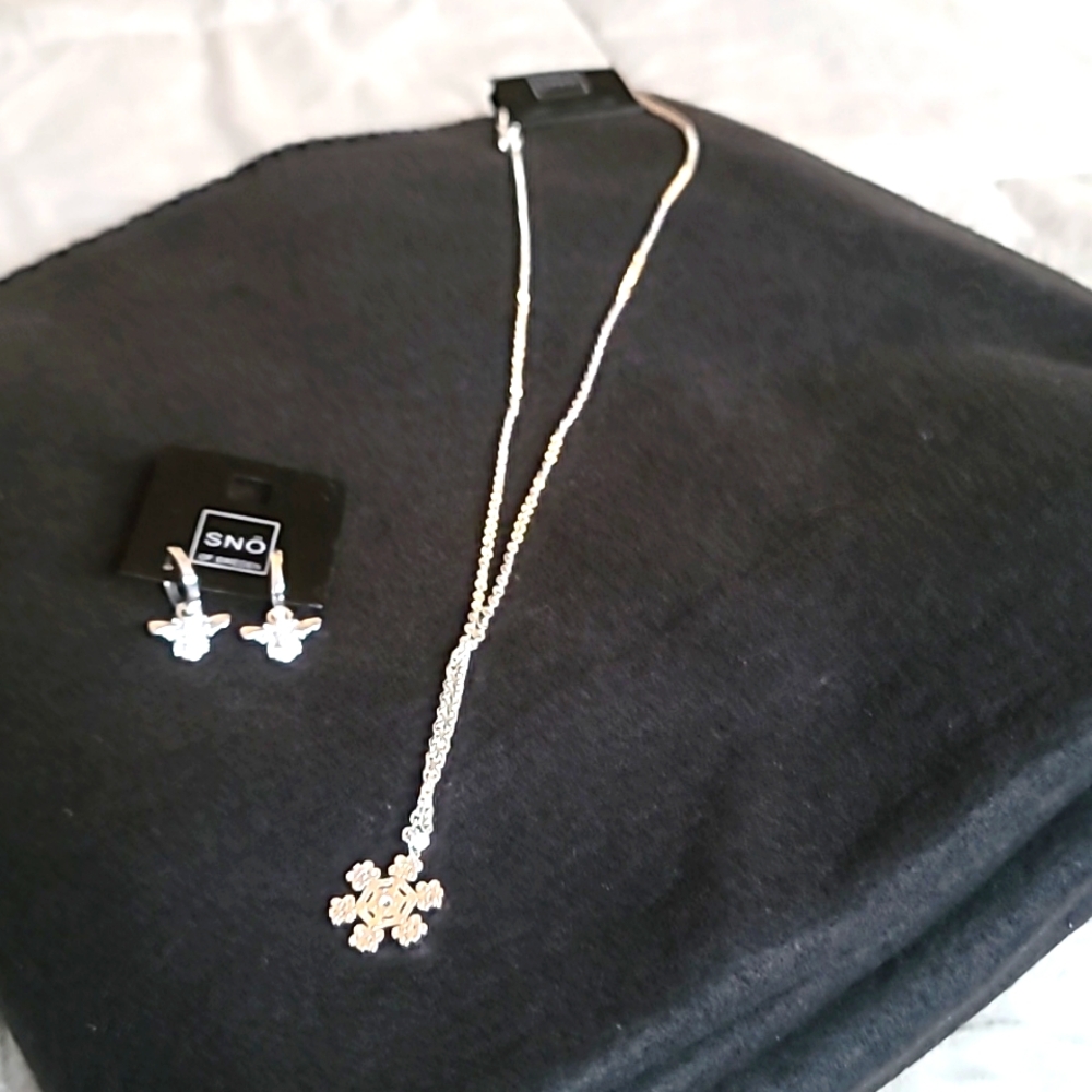 Silver Flower Necklace and Earrings Set
